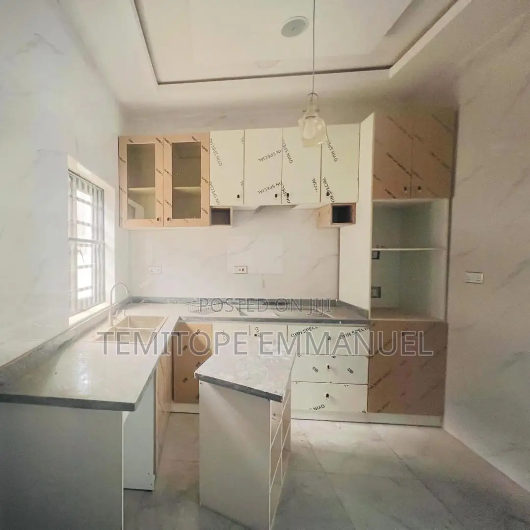 Furnished 2bdrm Duplex in Lekki for sale