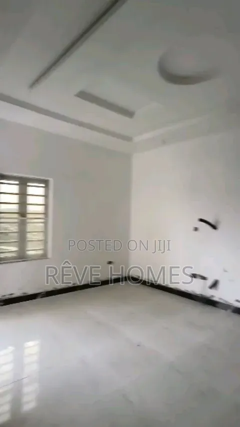 3bdrm Block of Flats in Mende for rent