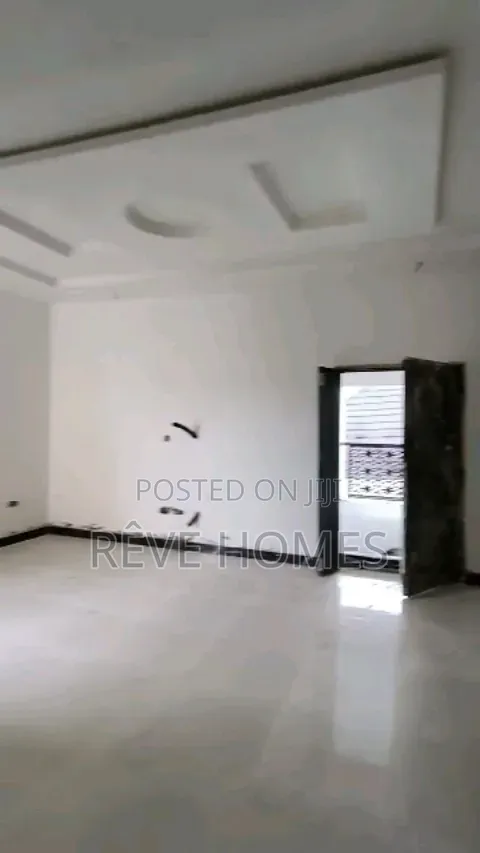 3bdrm Block of Flats in Mende for rent