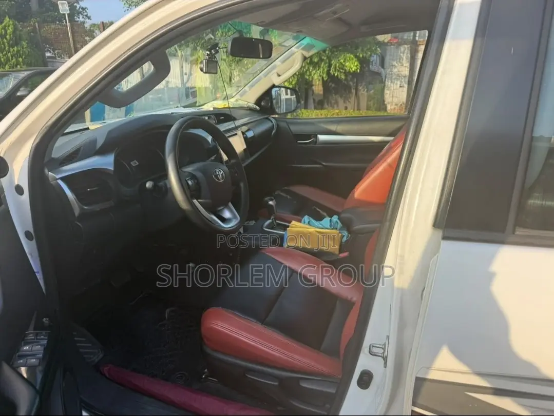 Toyota Hilux 2019 White