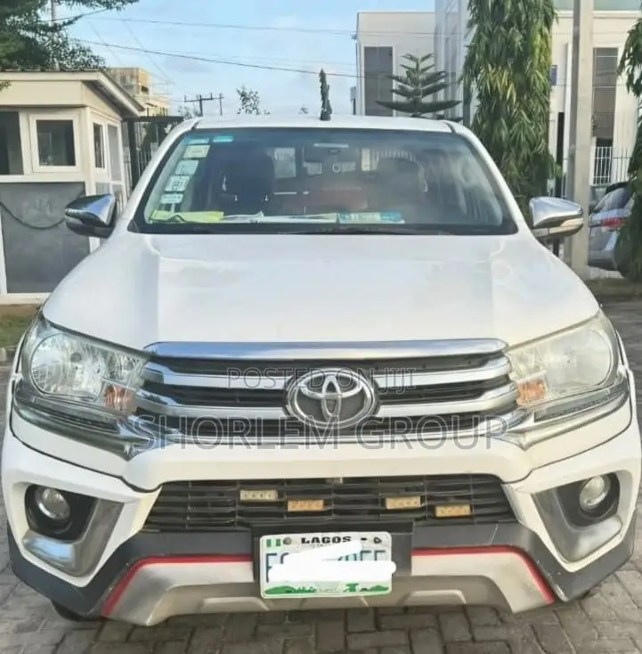 Toyota Hilux 2019 White