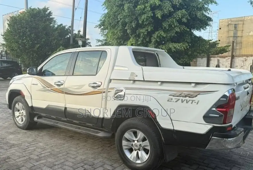 Toyota Hilux 2019 White