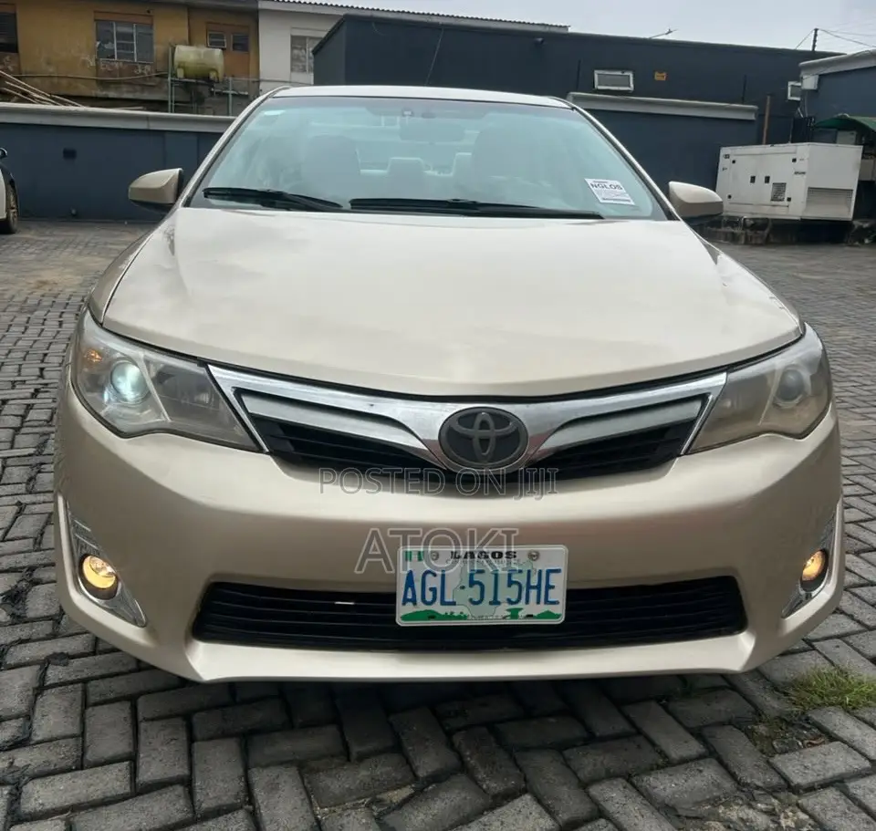 Toyota Camry LE 4dr Sedan (2.5L 4cyl 6A) 2013 Gold