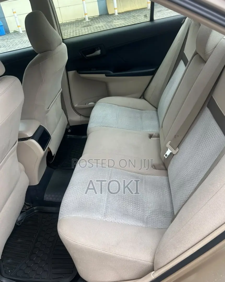 Toyota Camry LE 4dr Sedan (2.5L 4cyl 6A) 2013 Gold