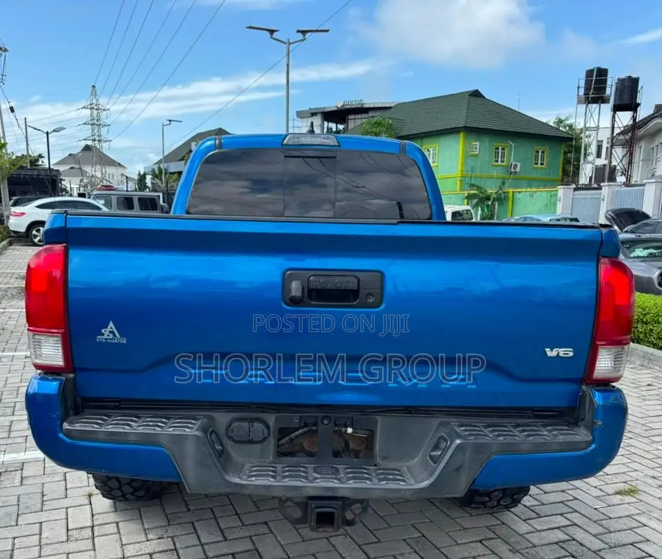 Toyota Tacoma 2018 Blue