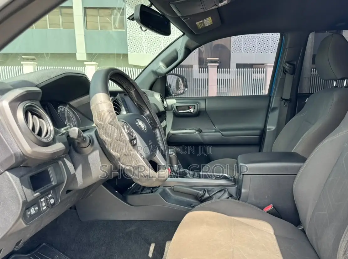 Toyota Tacoma 2018 Blue