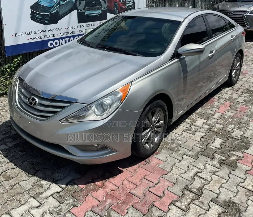Hyundai Sonata Limited Sedan FWD (2.4L 4cyl 6A) 2013 Silver