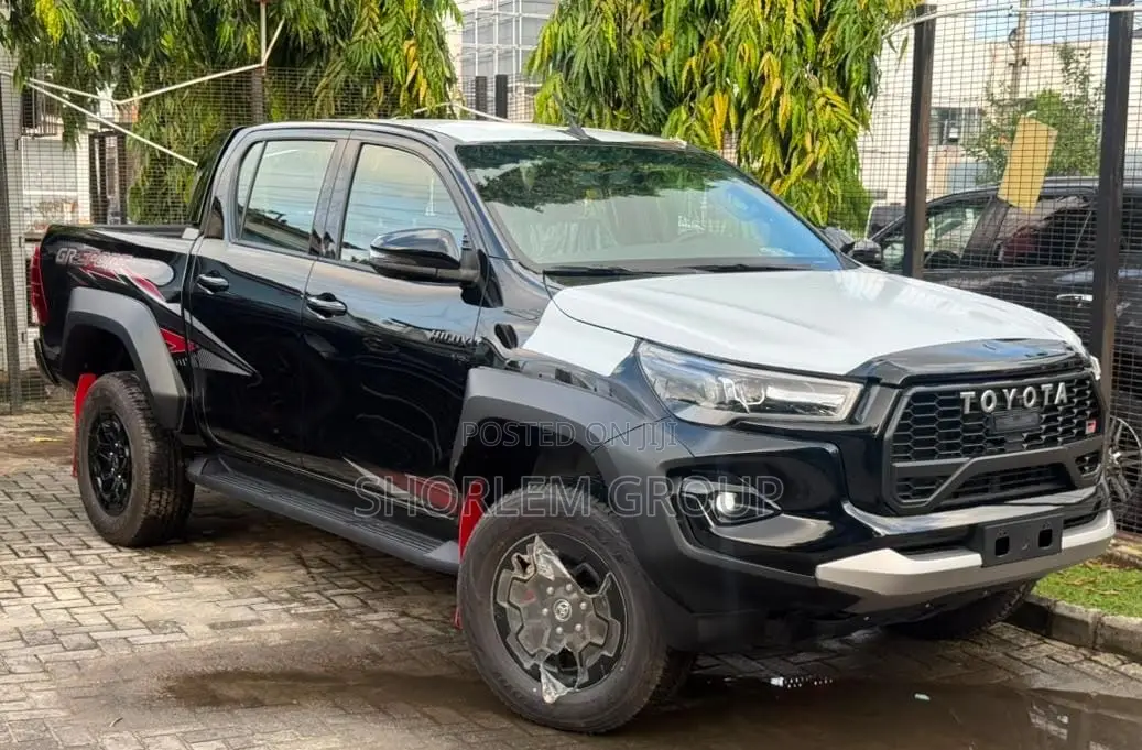 Toyota Hilux 2025 Black
