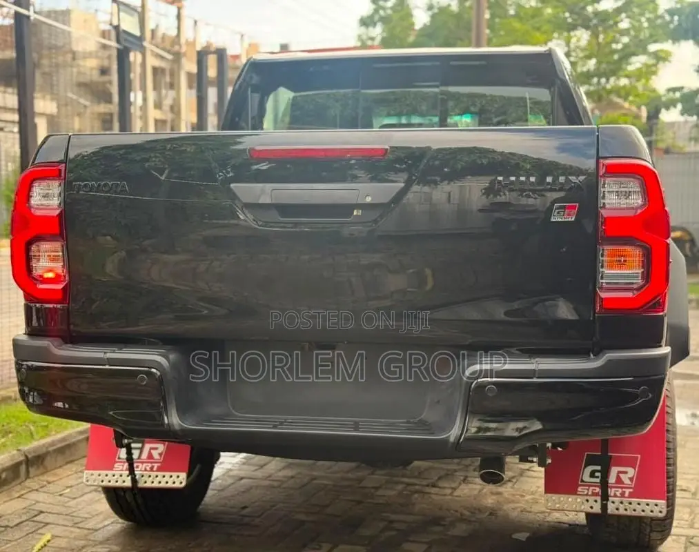 Toyota Hilux 2025 Black