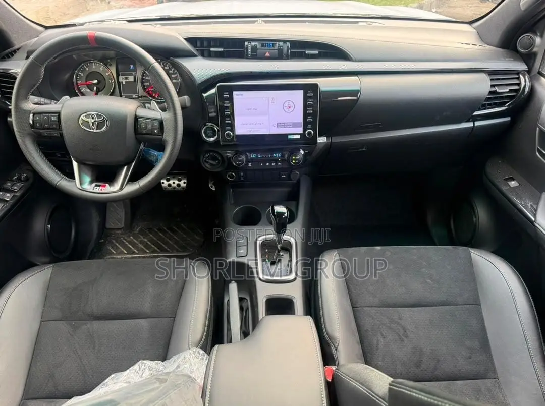 Toyota Hilux 2025 Black