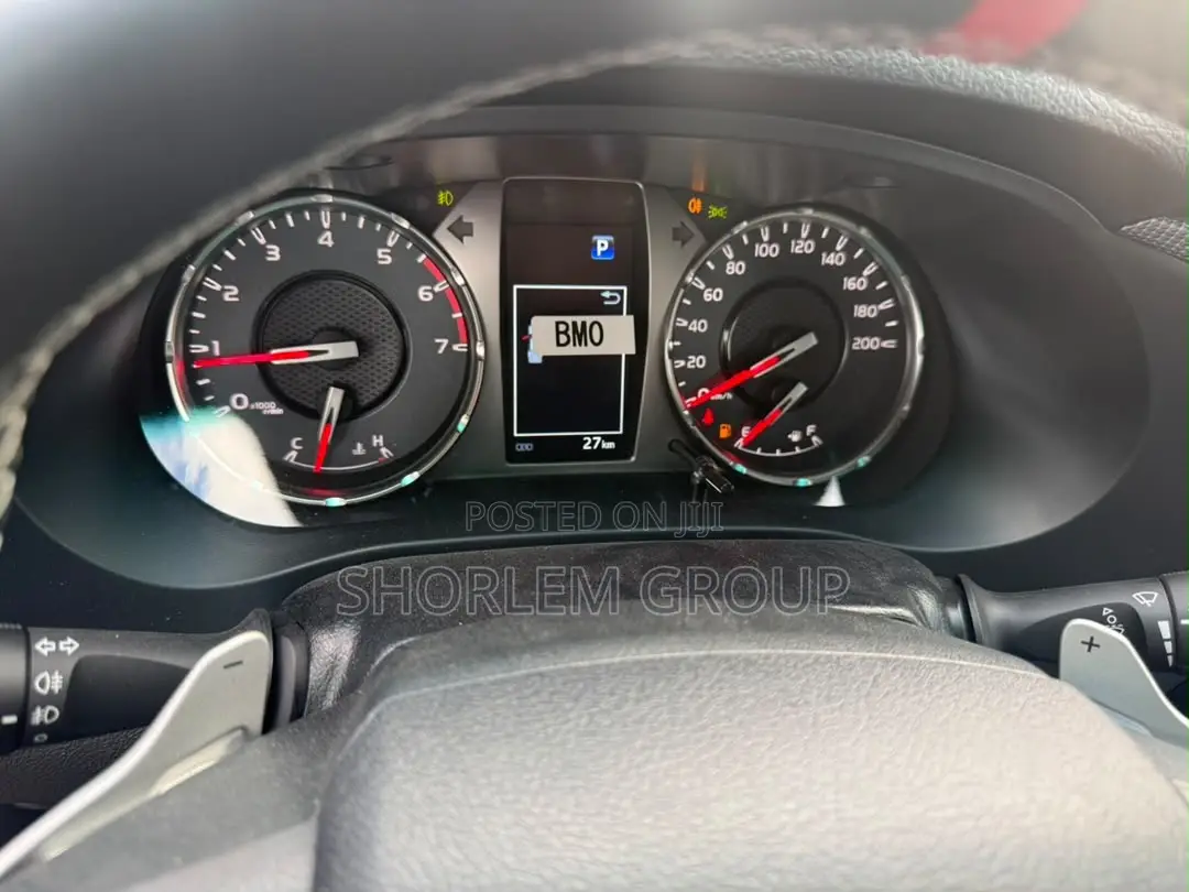 Toyota Hilux 2025 Black