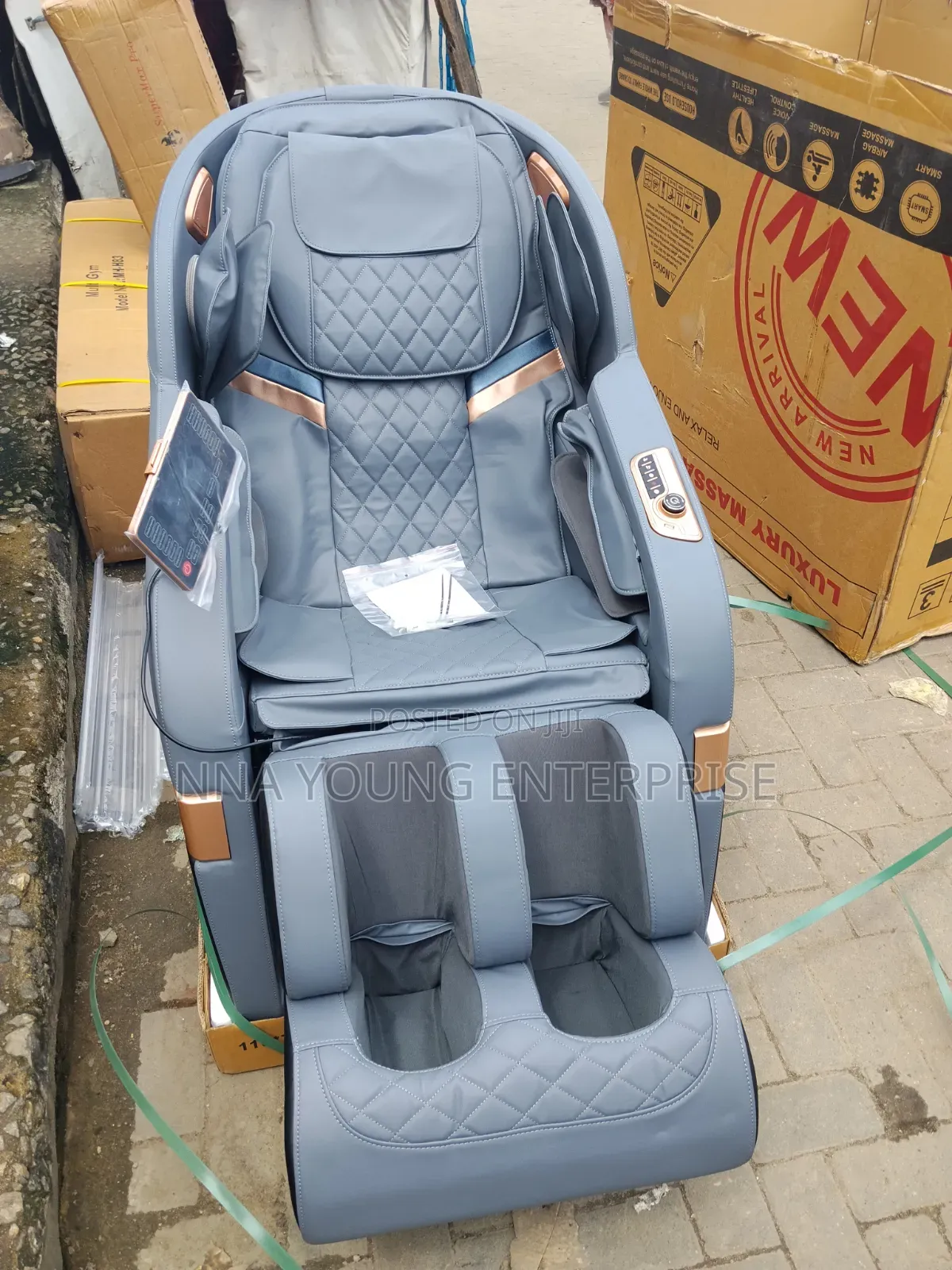 Full-body Massage Chair Features A Gray Diamond-stitched