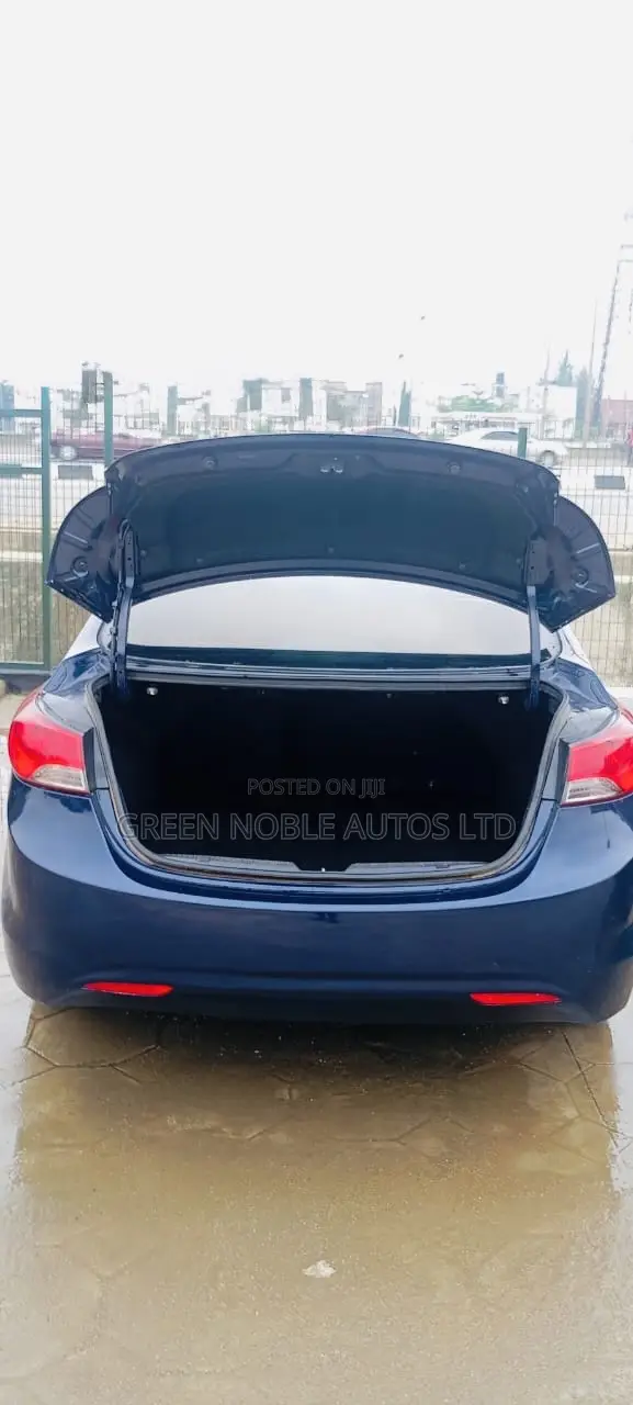 Hyundai Elantra GLS Sedan FWD (1.8L 4cyl 6A) 2013 Blue