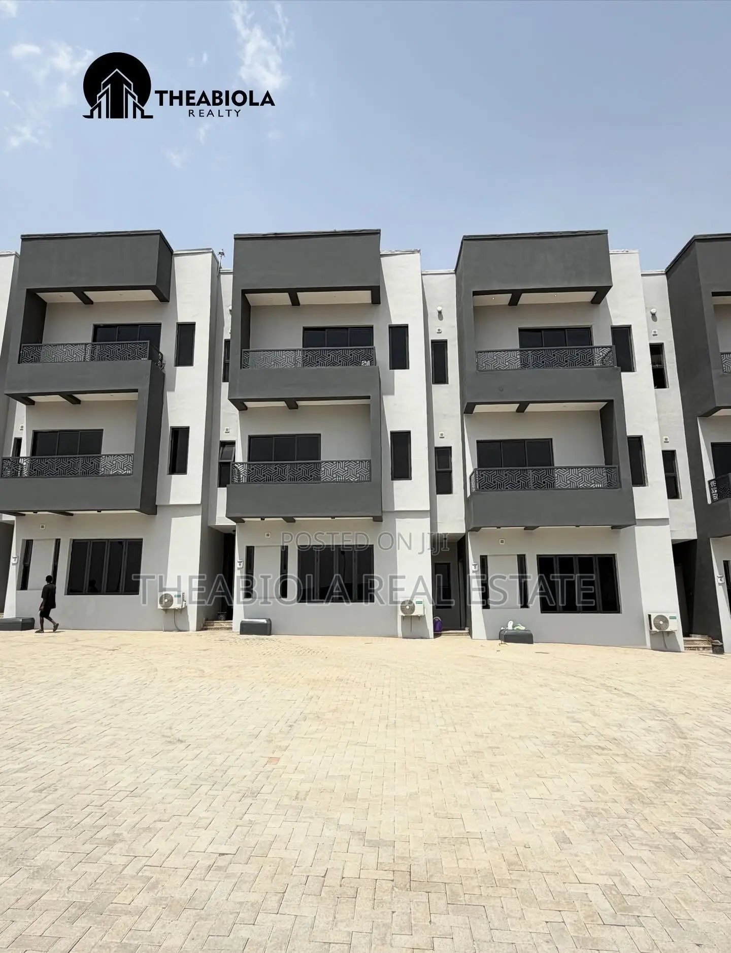 5bdrm Townhouse/Terrace in Guzape, Abuja for sale