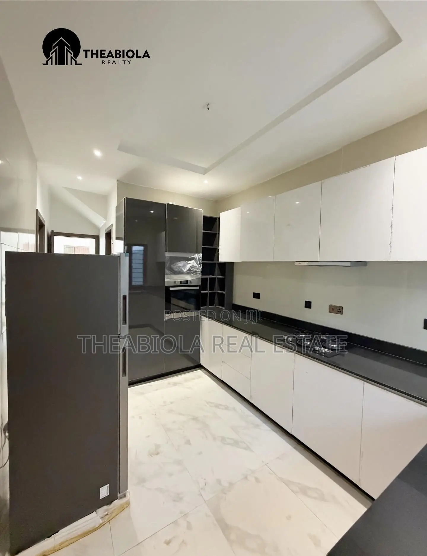 5bdrm Townhouse/Terrace in Guzape, Abuja for sale