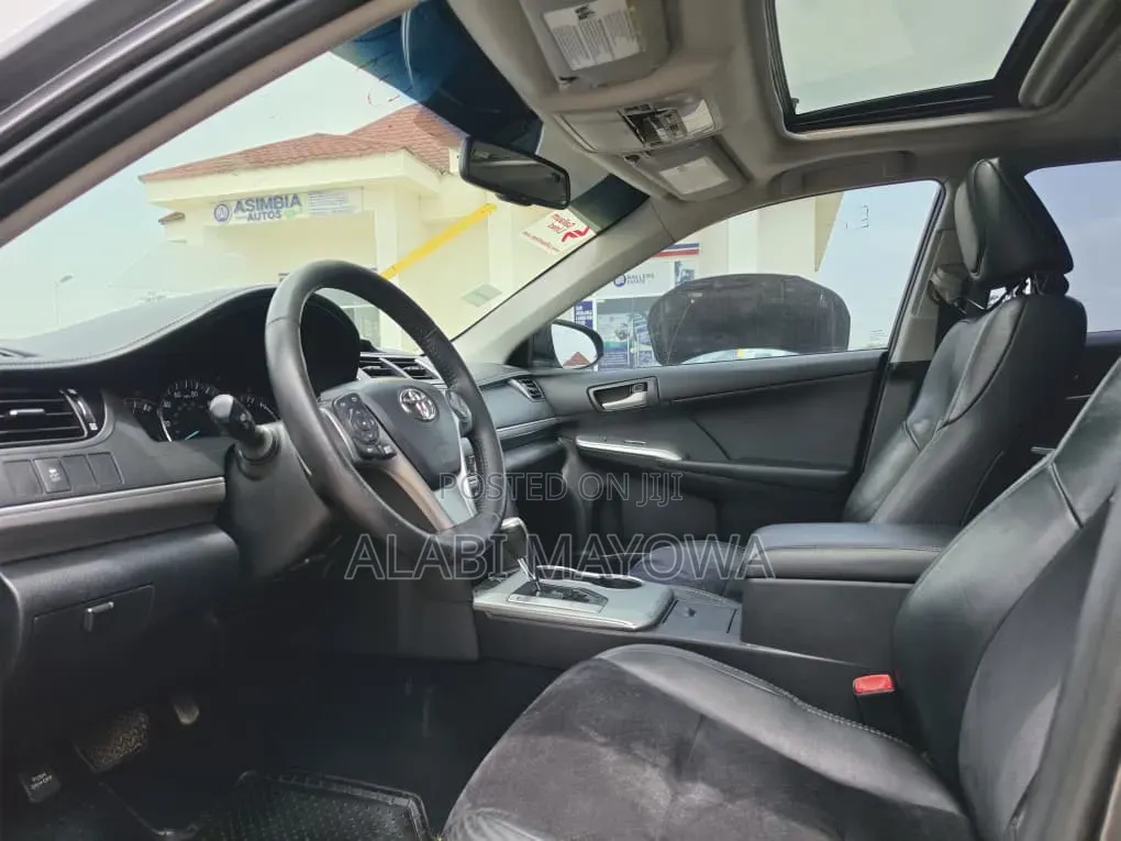 Toyota Camry SE 4dr Sedan (2.5L 4cyl 6A) 2013 Gray