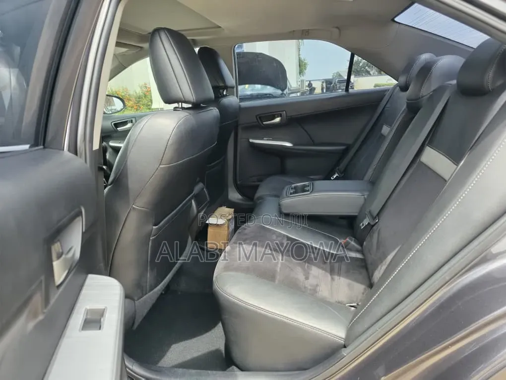 Toyota Camry SE 4dr Sedan (2.5L 4cyl 6A) 2013 Gray