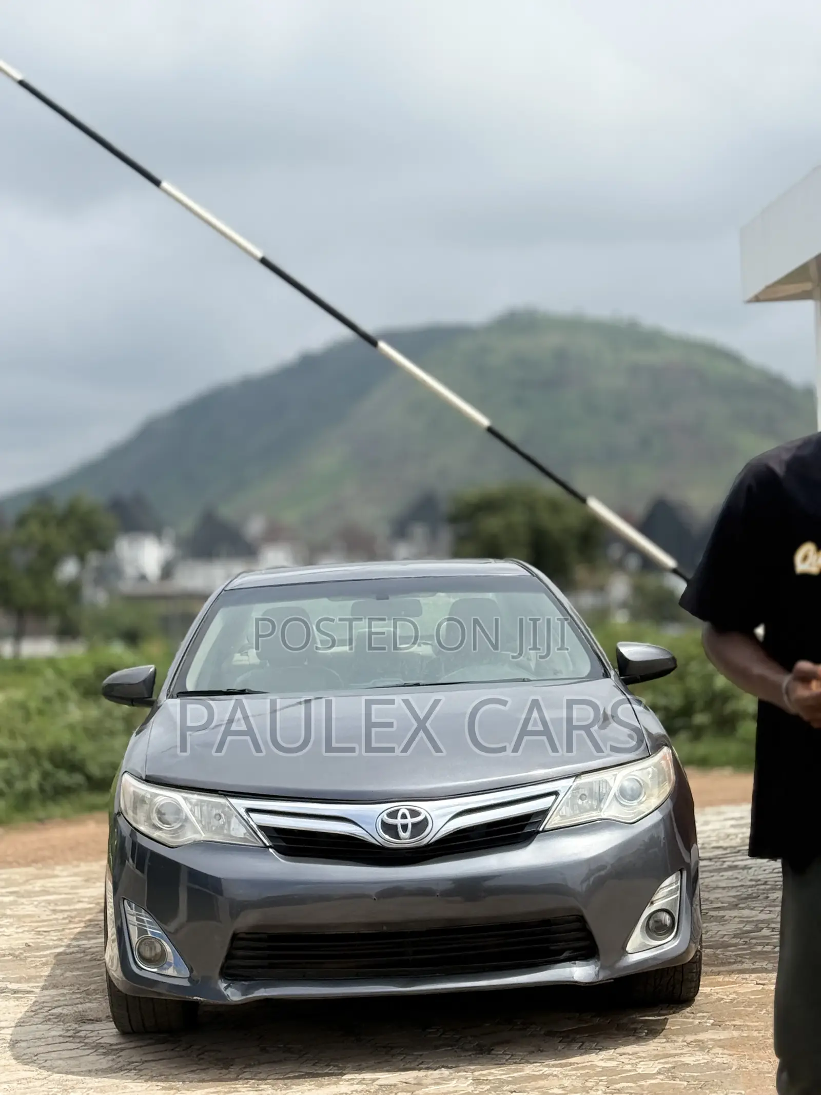 Toyota Camry XLE 4dr Sedan (2.5L 4cyl 6A) 2013 Gray