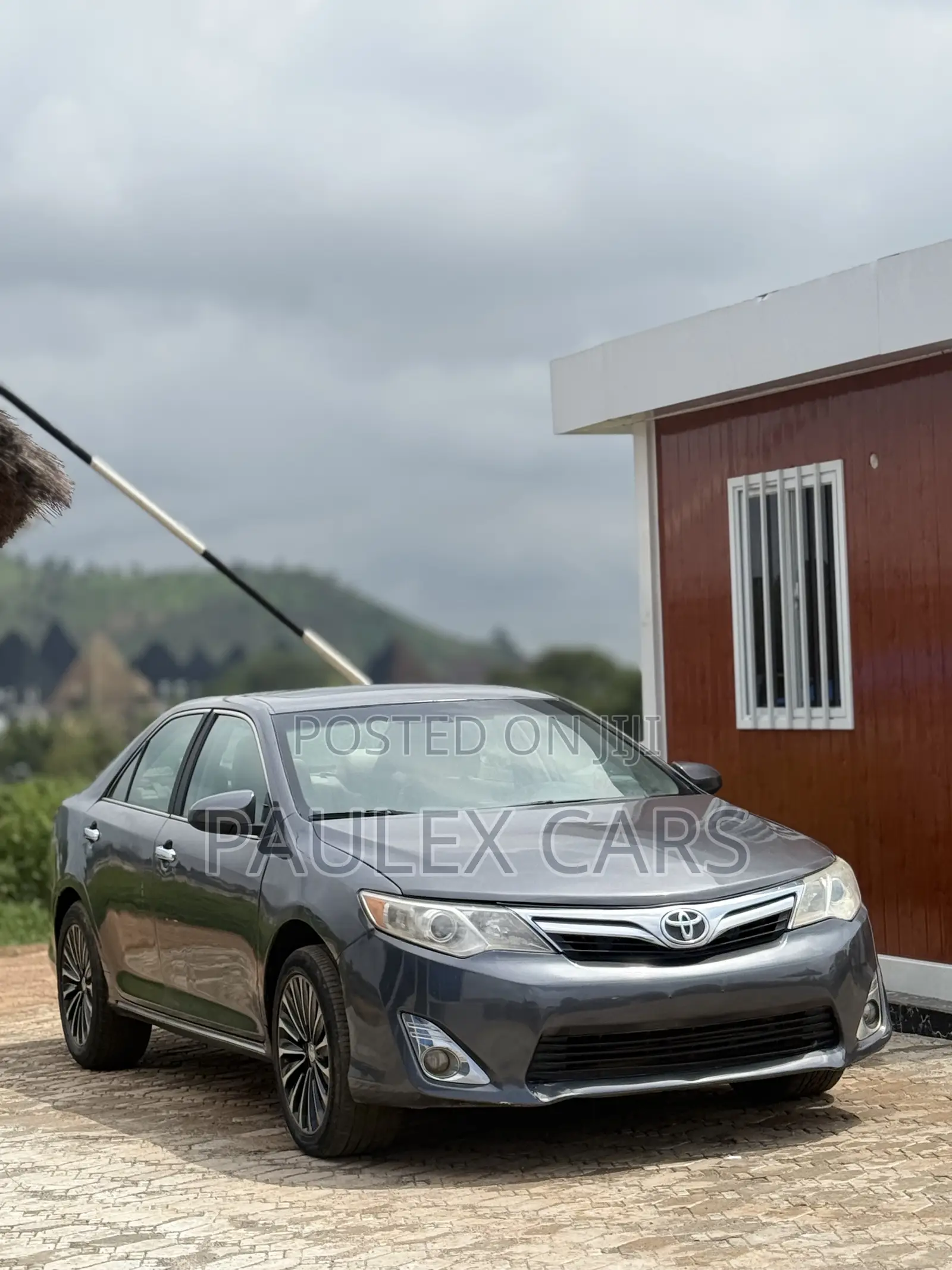 Toyota Camry XLE 4dr Sedan (2.5L 4cyl 6A) 2013 Gray