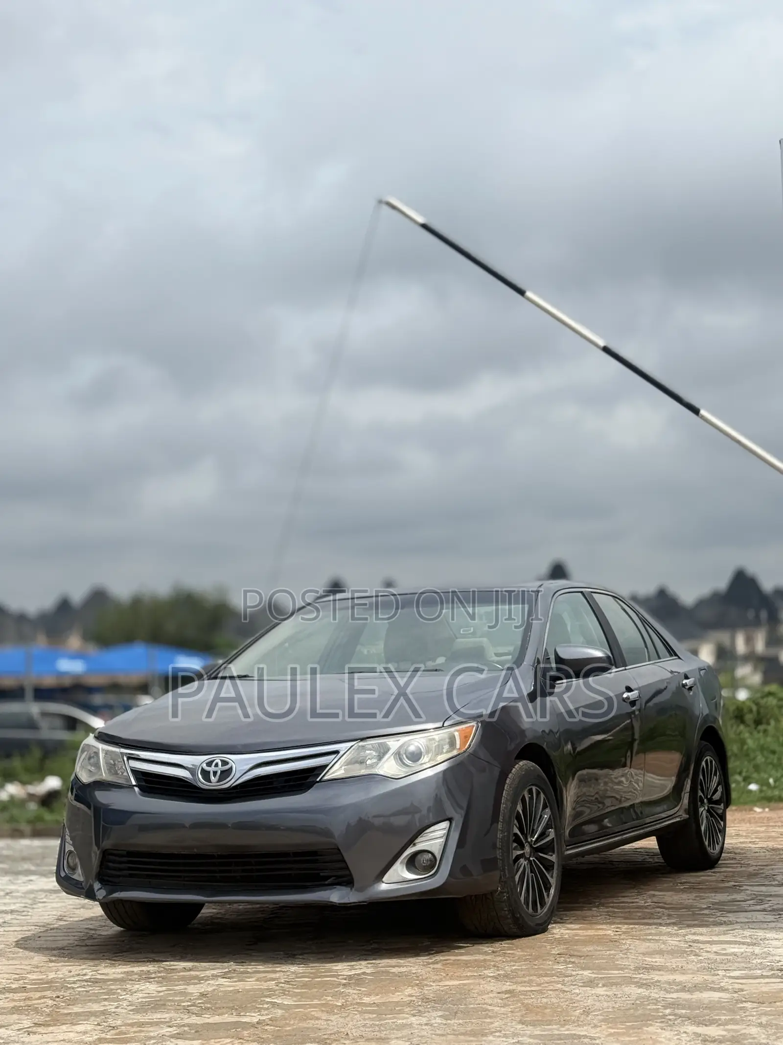 Toyota Camry XLE 4dr Sedan (2.5L 4cyl 6A) 2013 Gray