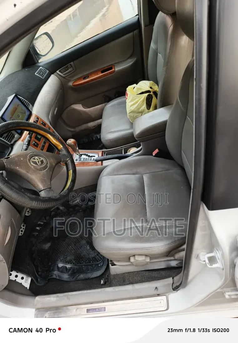 Toyota Corolla 2004 White