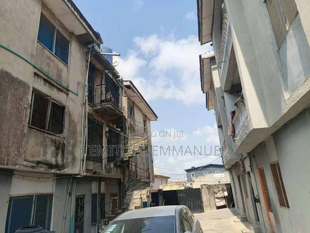 20bdrm Block of Flats in Egbeda for sale