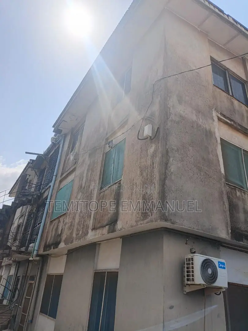 20bdrm Block of Flats in Egbeda for sale