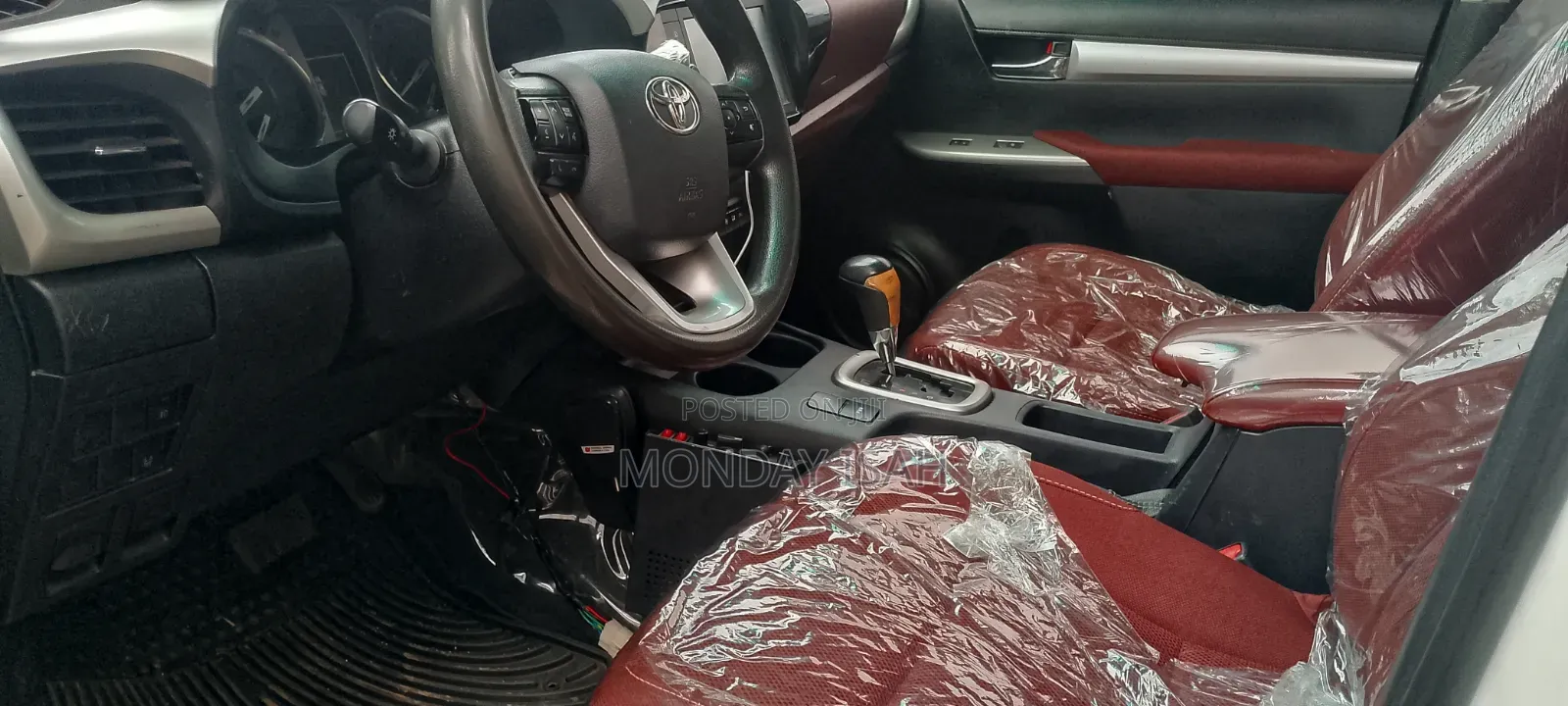 Toyota Hilux 2022 White