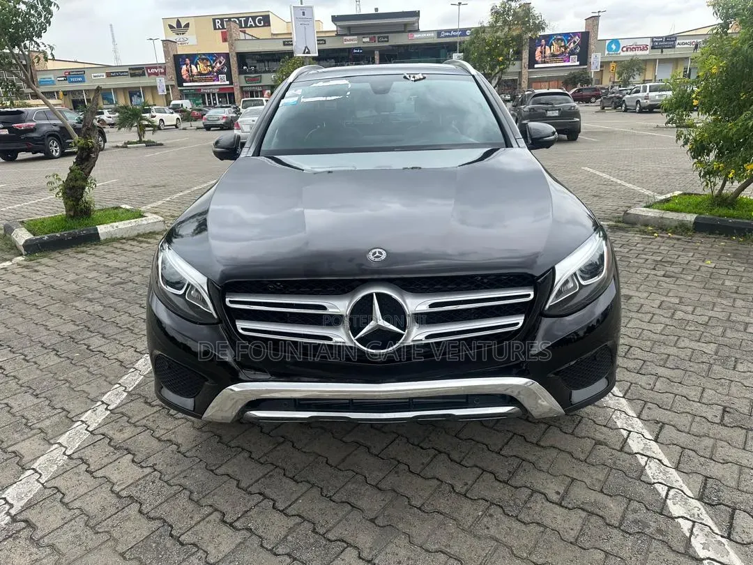Mercedes-Benz C300 2019 Black