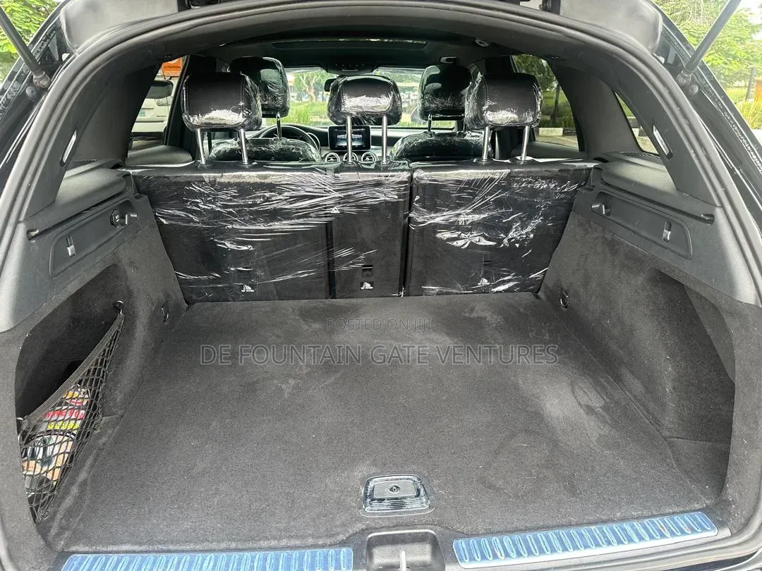 Mercedes-Benz C300 2019 Black