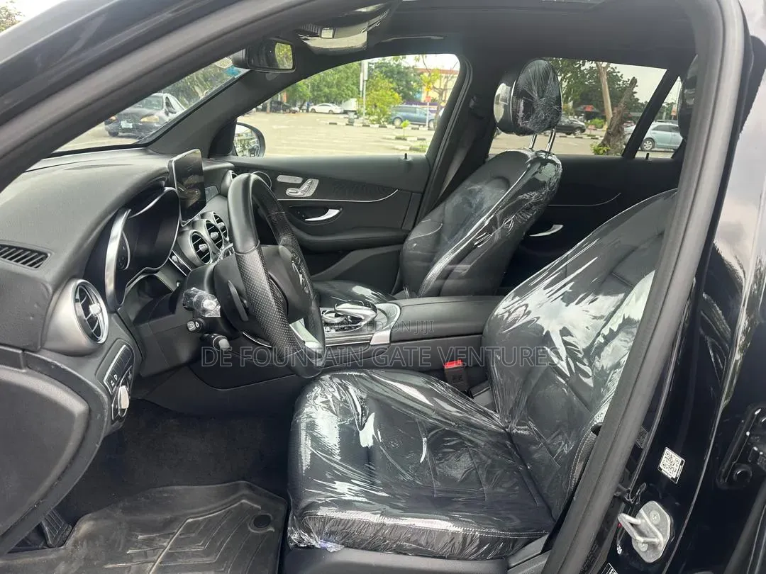 Mercedes-Benz C300 2019 Black