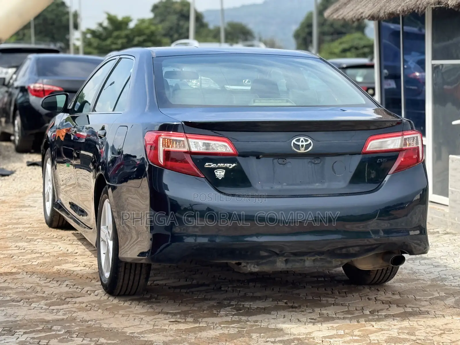 Toyota Camry SE 4dr Sedan (2.5L 4cyl 6A) 2013 Matt Black