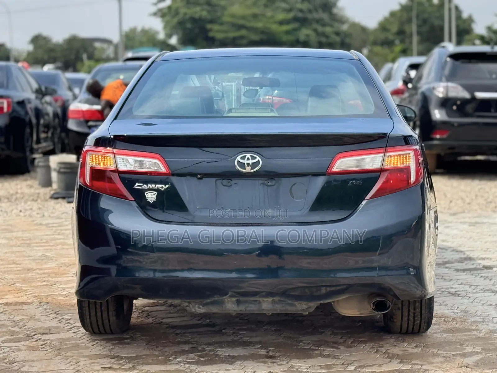 Toyota Camry SE 4dr Sedan (2.5L 4cyl 6A) 2013 Matt Black