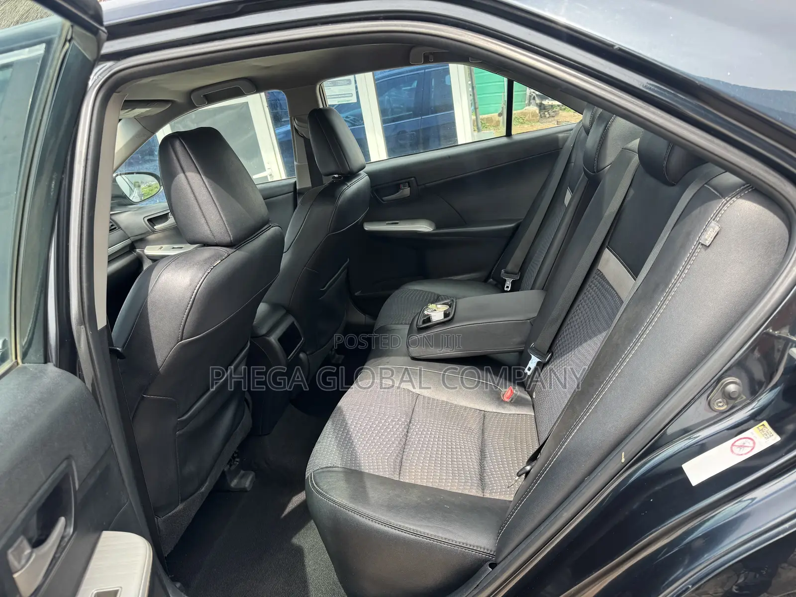 Toyota Camry SE 4dr Sedan (2.5L 4cyl 6A) 2013 Matt Black