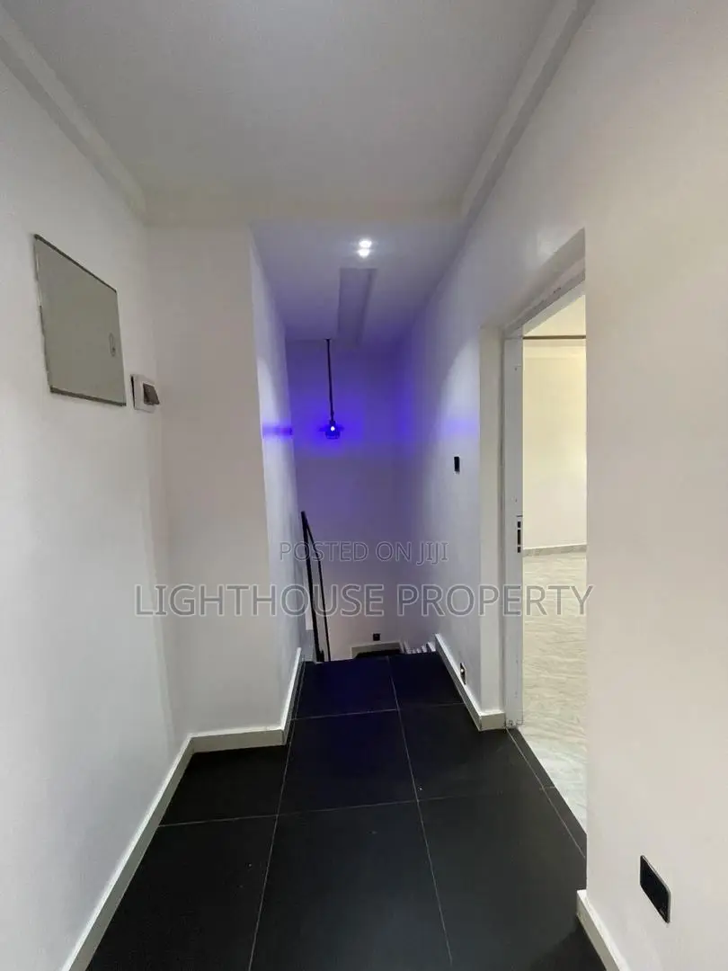 4bdrm Duplex in Brains And Hammers, Life Camp for rent