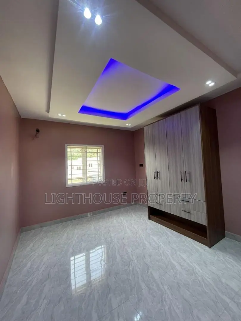 4bdrm Duplex in Brains And Hammers, Life Camp for rent