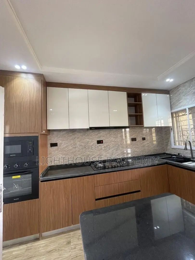 4bdrm Duplex in Brains And Hammers, Life Camp for rent
