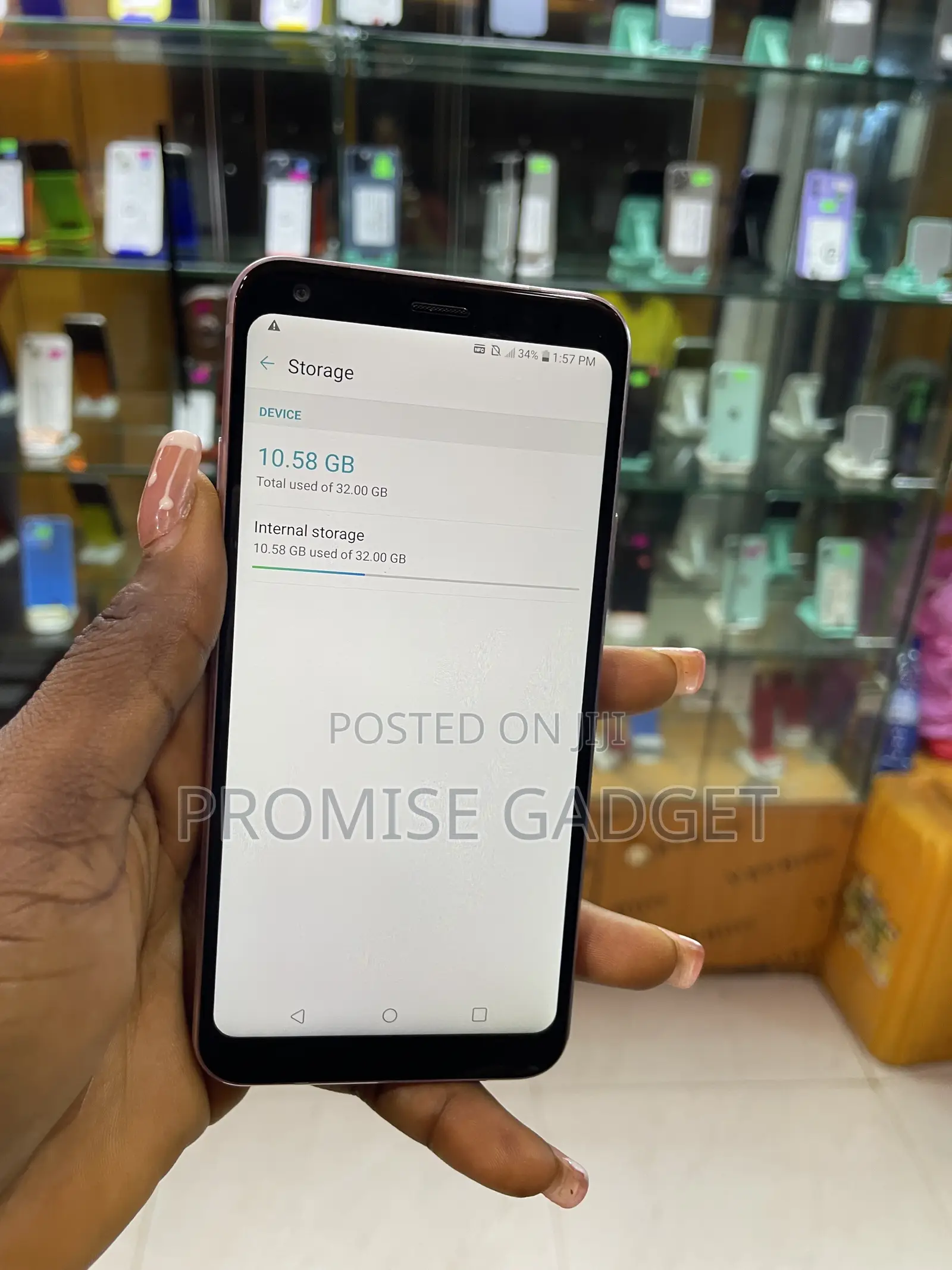 LG Q7 32 GB Red