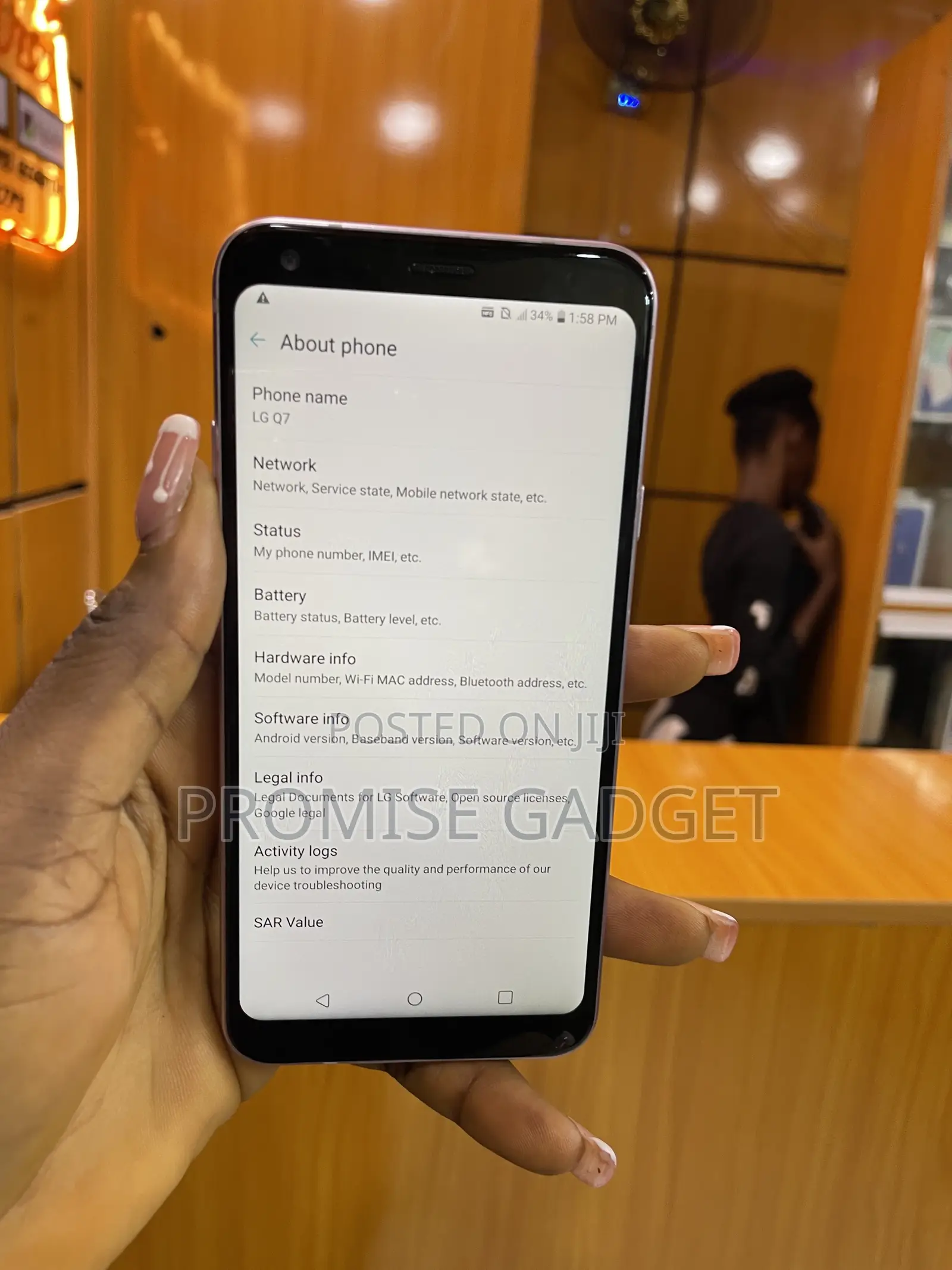 LG Q7 32 GB Red