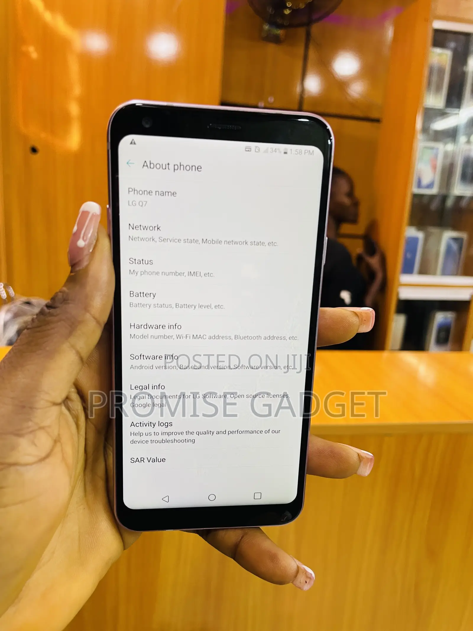 LG Q7 32 GB Red