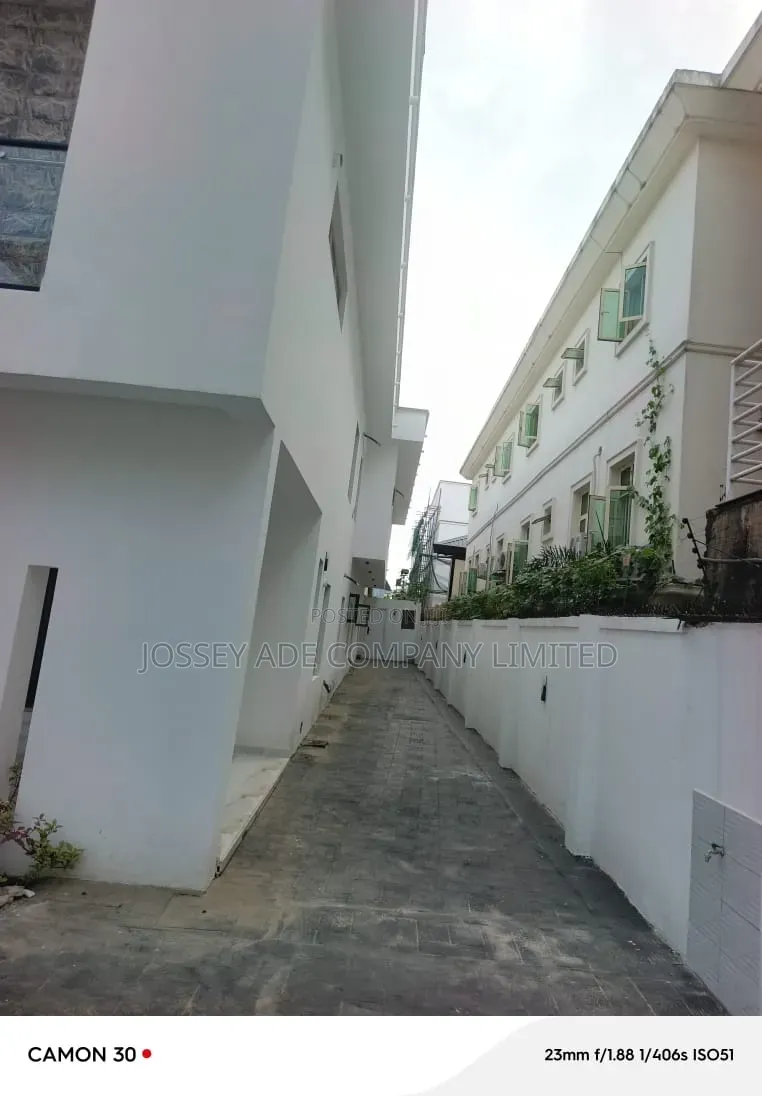 Furnished 6bdrm Duplex in Ikeja GRA for sale