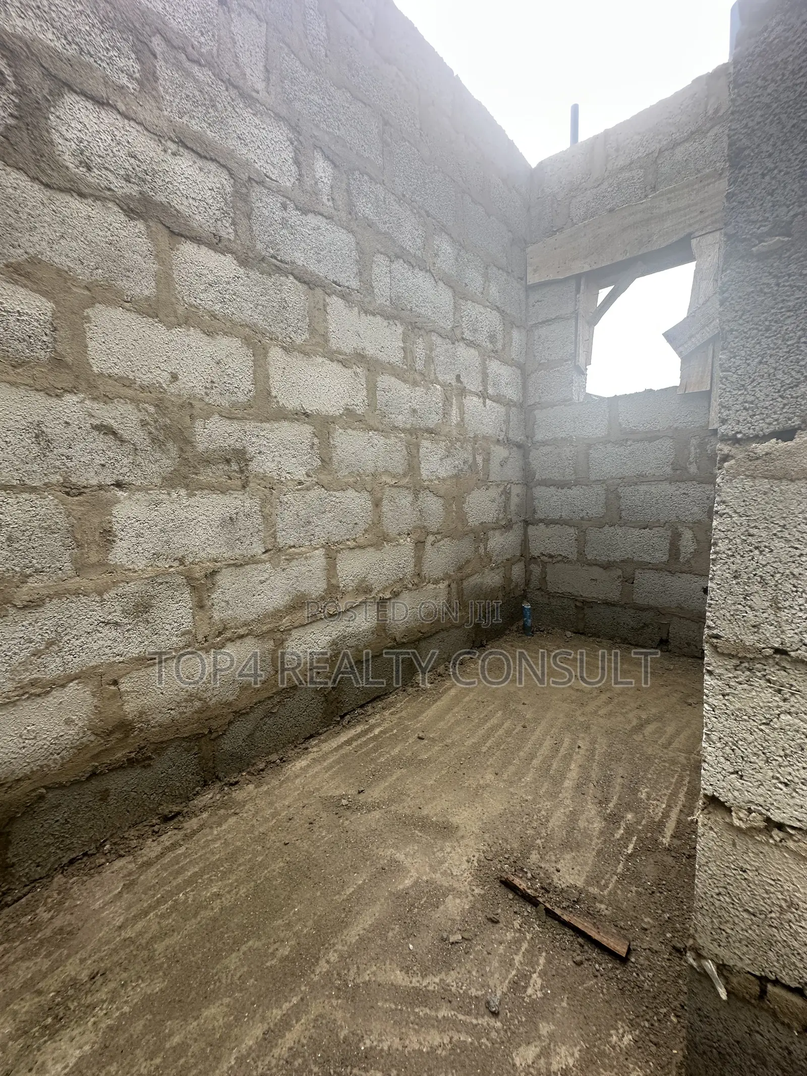 3bdrm Apartment in Crescent Garden, Kuje for sale