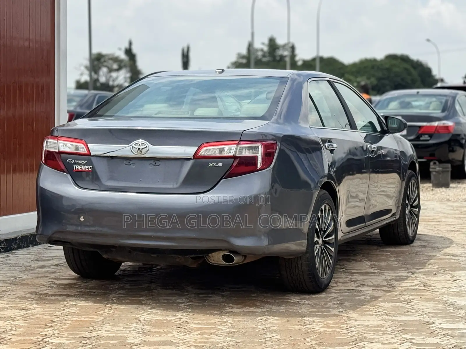 Toyota Camry XLE 4dr Sedan (2.5L 4cyl 6A) 2013 Gray
