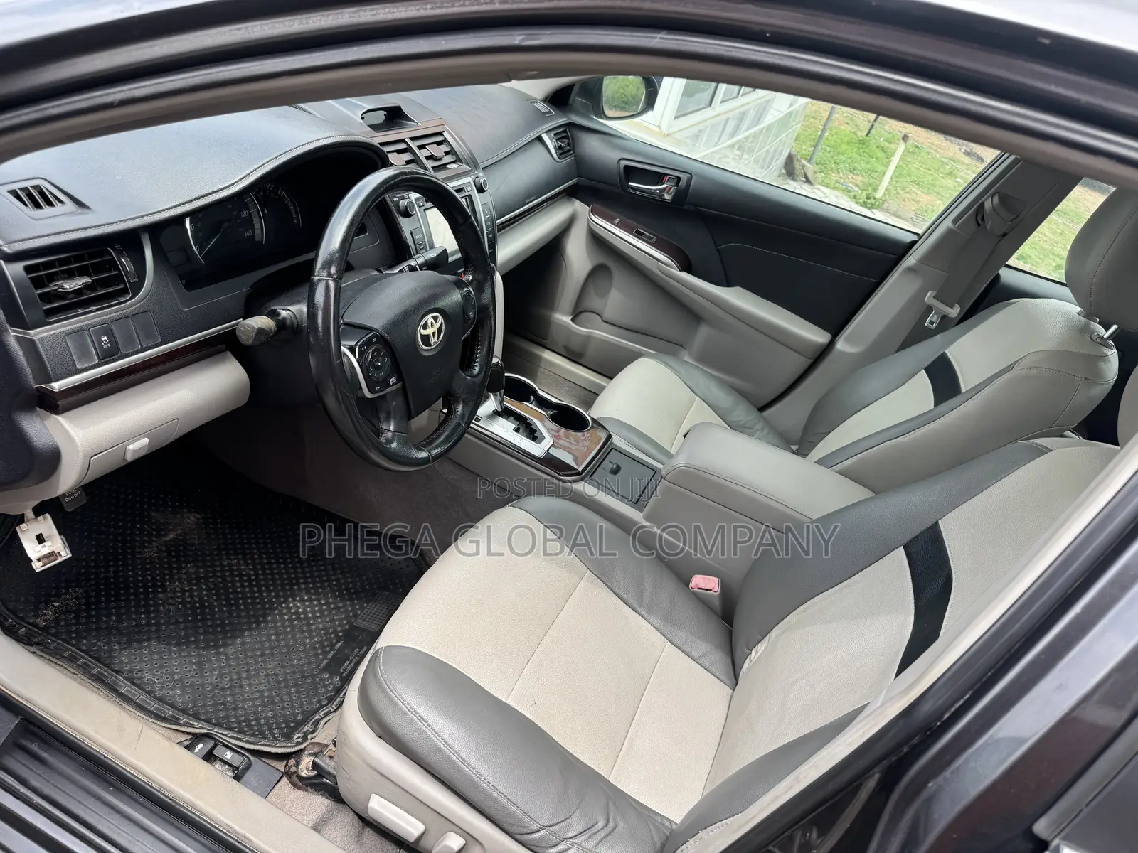 Toyota Camry XLE 4dr Sedan (2.5L 4cyl 6A) 2013 Gray