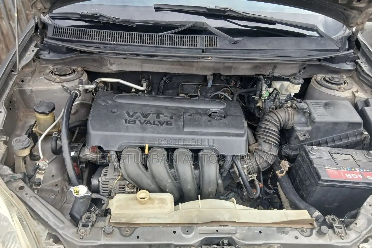 Toyota Matrix Hatchback FWD (1.8L 4cyl 5M) 2005 Gray