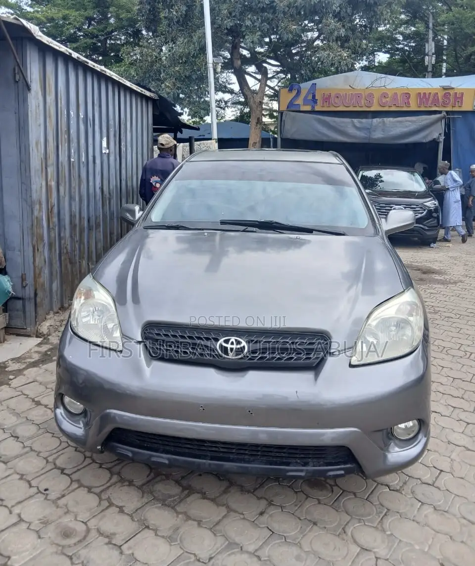 Toyota Matrix Hatchback FWD (1.8L 4cyl 5M) 2005 Gray