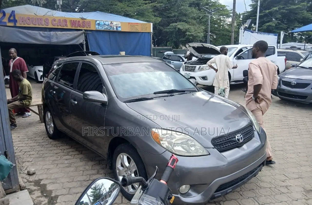 Toyota Matrix Hatchback FWD (1.8L 4cyl 5M) 2005 Gray