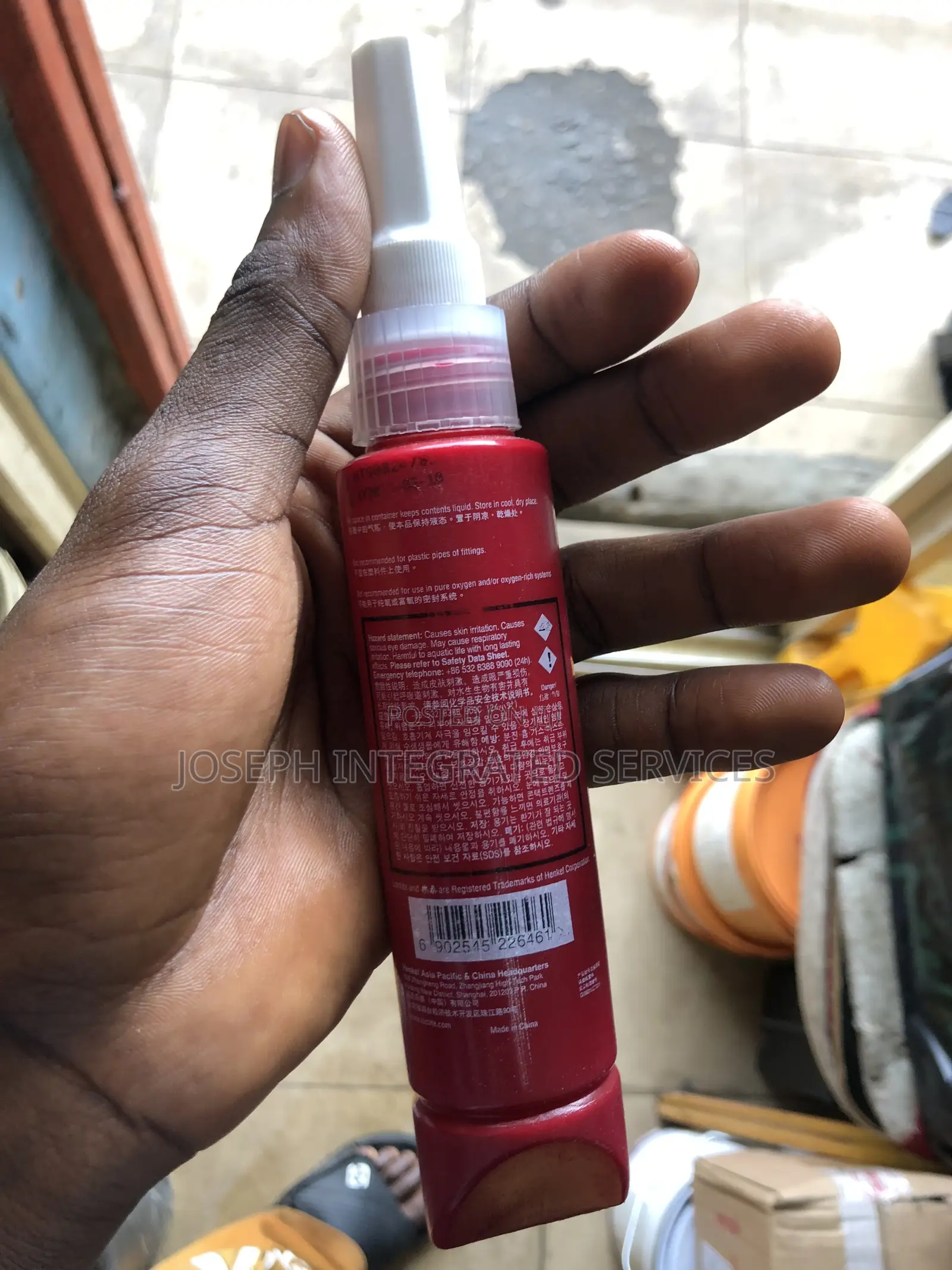 Loctite 518 Flange Sealant.