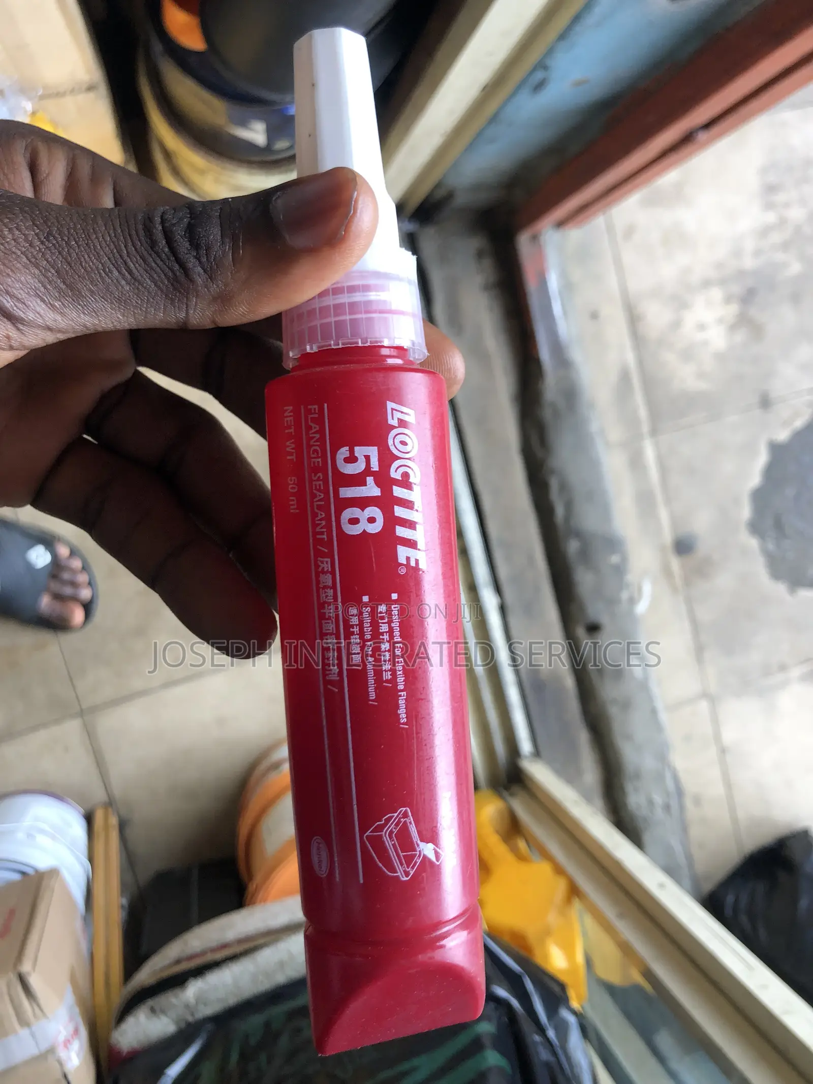 Loctite 518 Flange Sealant.