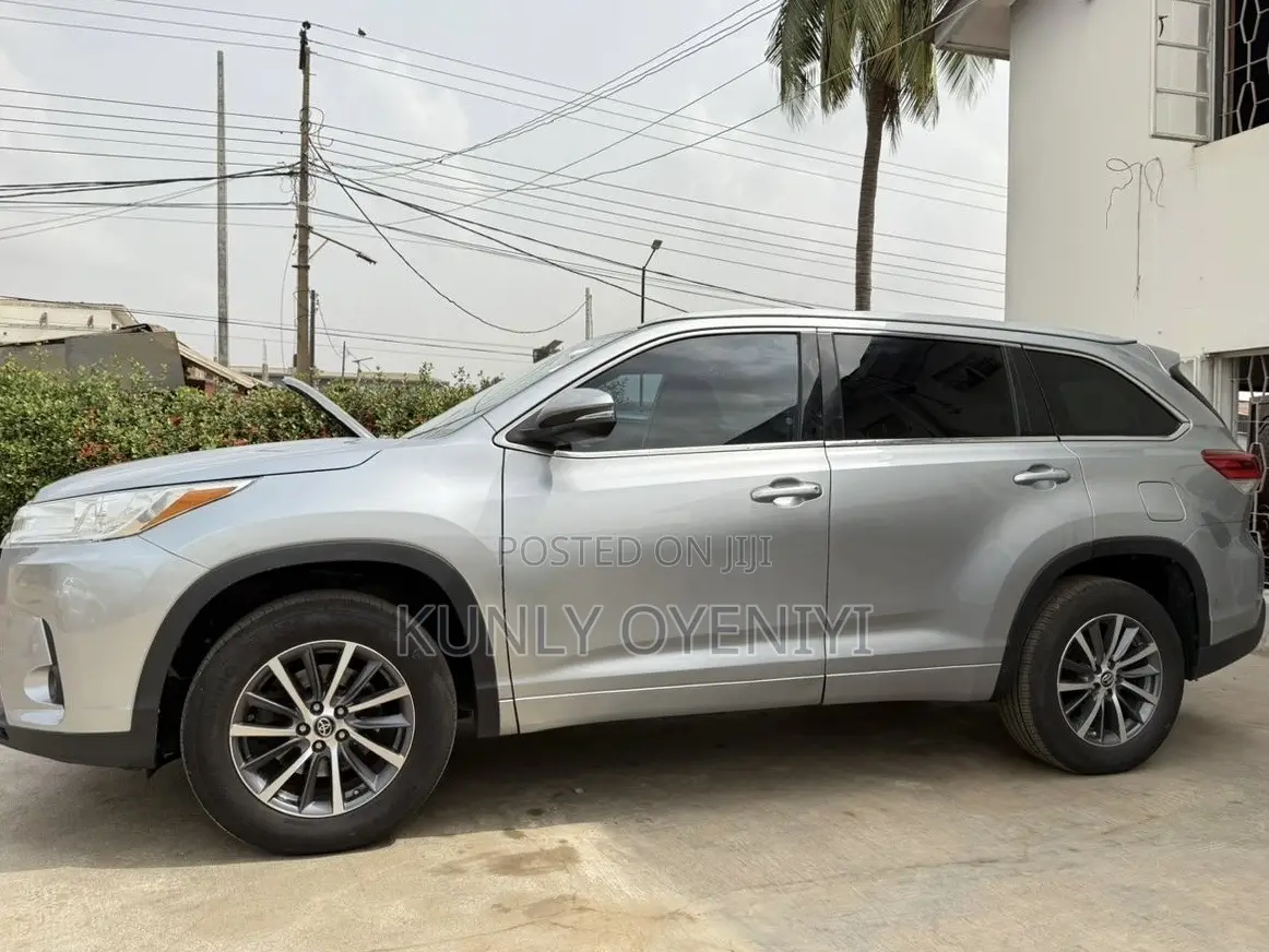Toyota Highlander XLE 4x2 V6 (3.5L 6cyl 8A) 2018 Silver